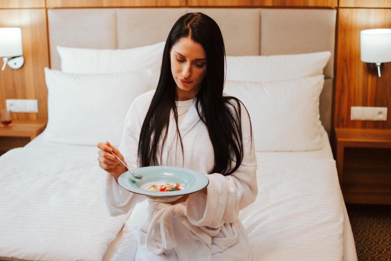 Ruben Hotel Zielona Gora Dış mekan fotoğraf