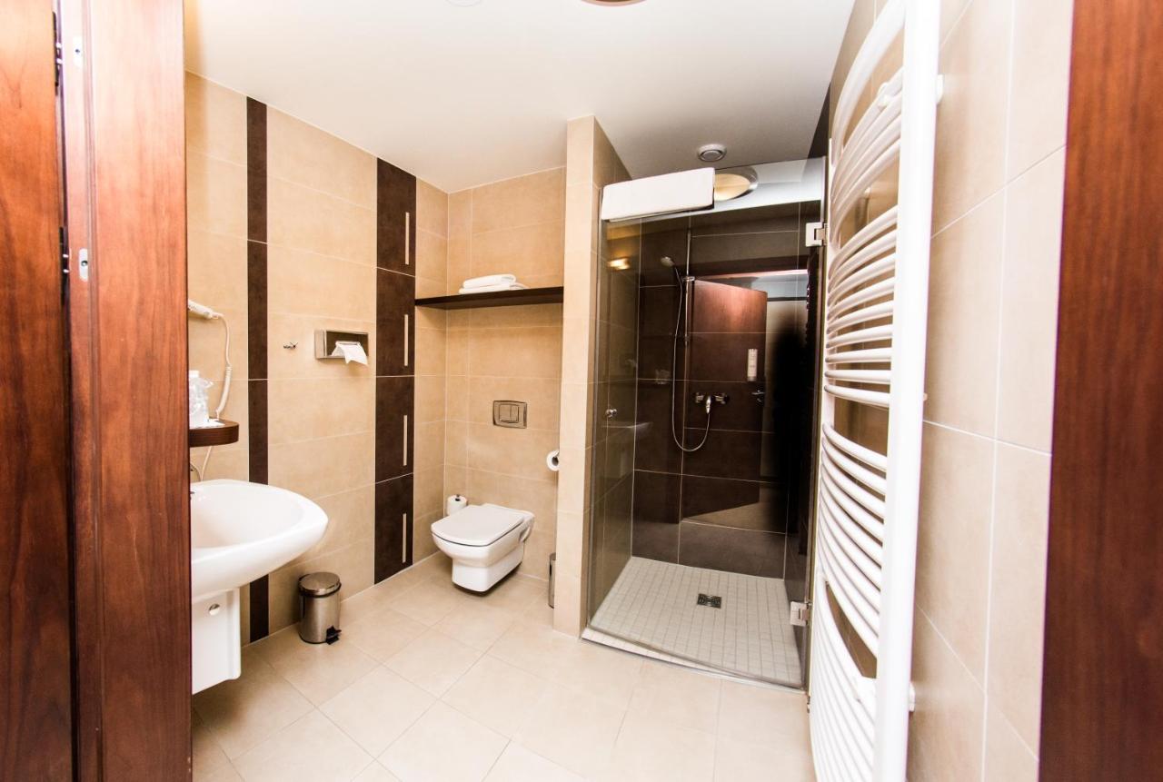 Ruben Hotel Zielona Gora Dış mekan fotoğraf
