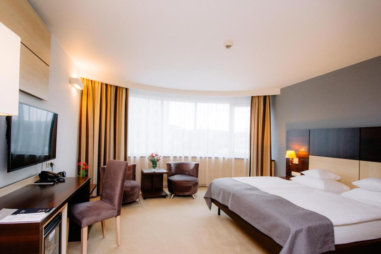 Ruben Hotel Zielona Gora Dış mekan fotoğraf