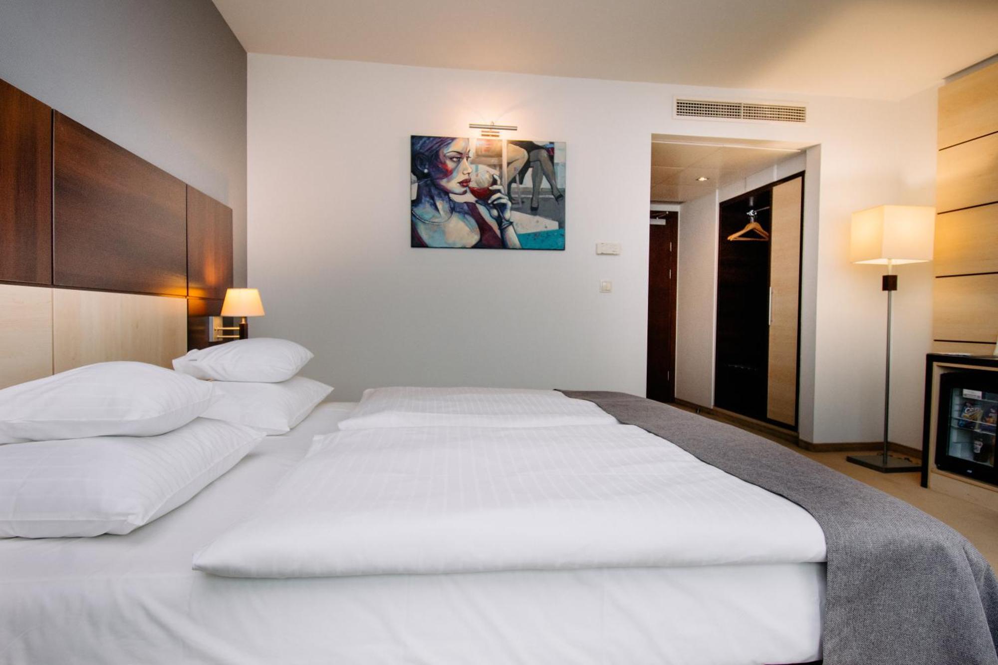 Ruben Hotel Zielona Gora Dış mekan fotoğraf