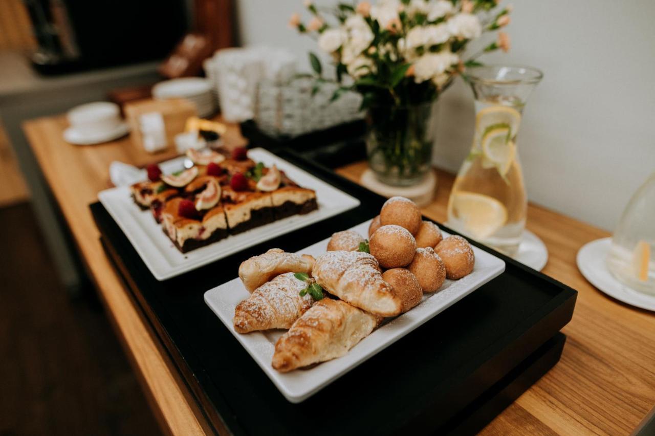 Ruben Hotel Zielona Gora Dış mekan fotoğraf
