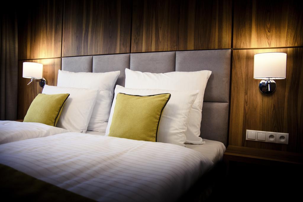 Ruben Hotel Zielona Gora Dış mekan fotoğraf