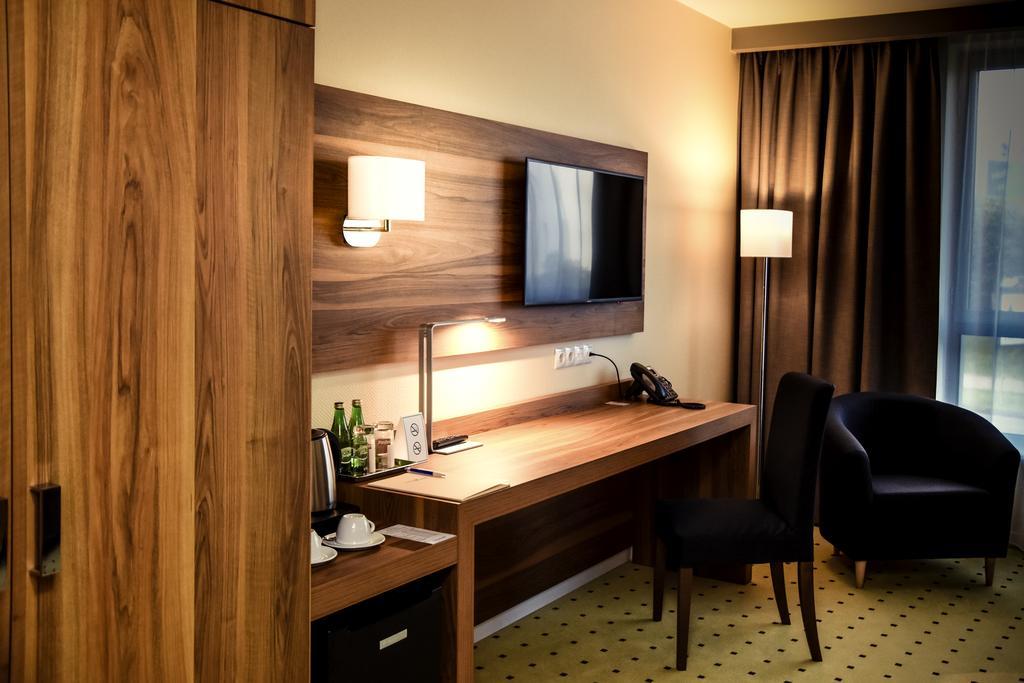 Ruben Hotel Zielona Gora Dış mekan fotoğraf