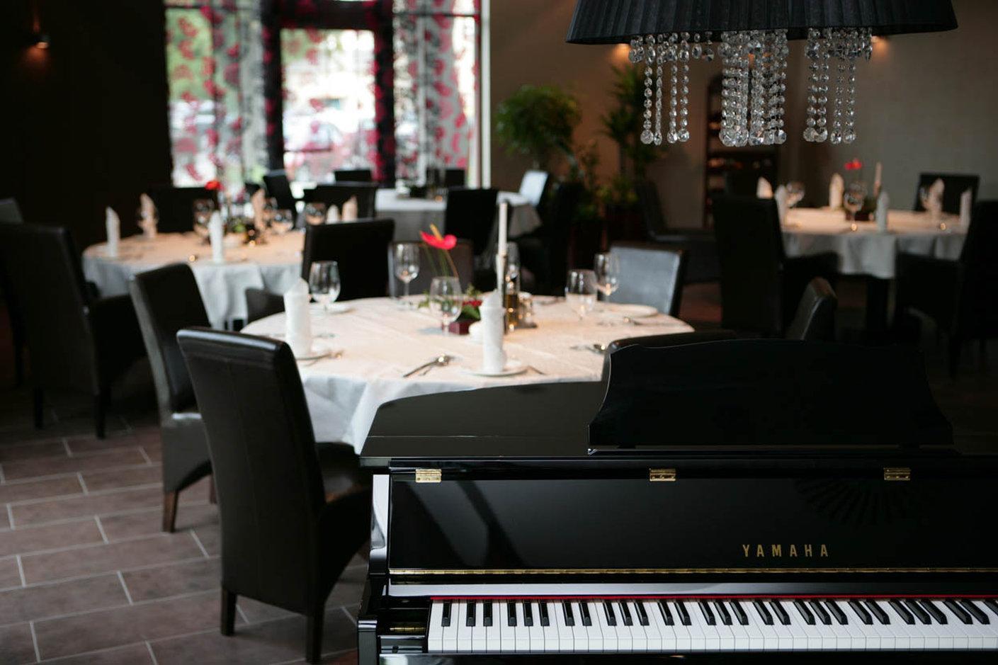 Ruben Hotel Zielona Gora Dış mekan fotoğraf